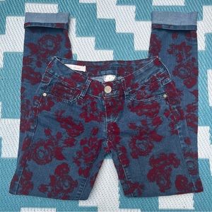 {Degree} Skinny Jeans with Red Velvet Design